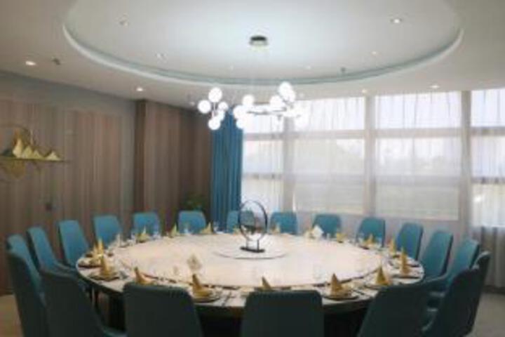 Dining 10 of 23