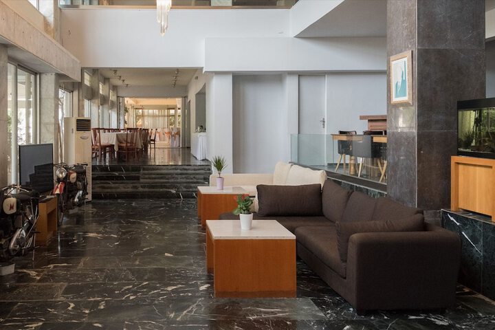 Entrance & Lobby