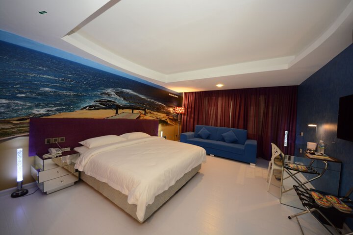 Room 18 of 34
