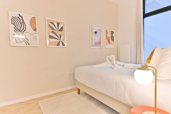 Room 6 of 63