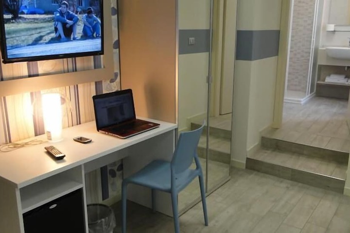 Room 7 of 19