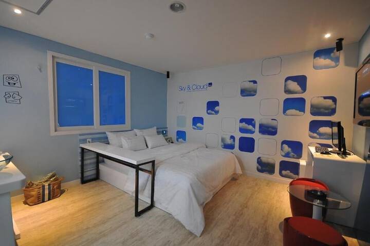 Room 16 of 32