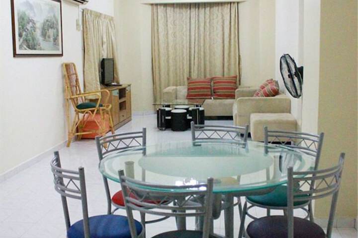 Lounge 9 of 11