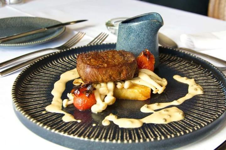 Dining 17 of 20
