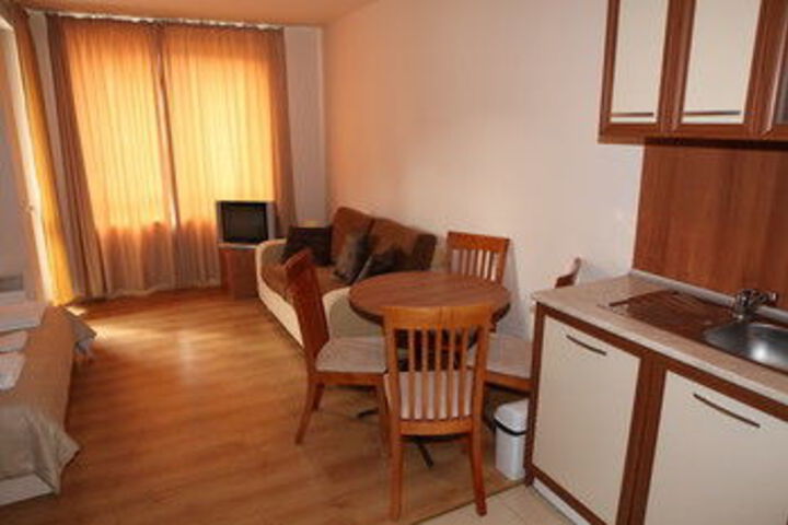 Room 4 of 10