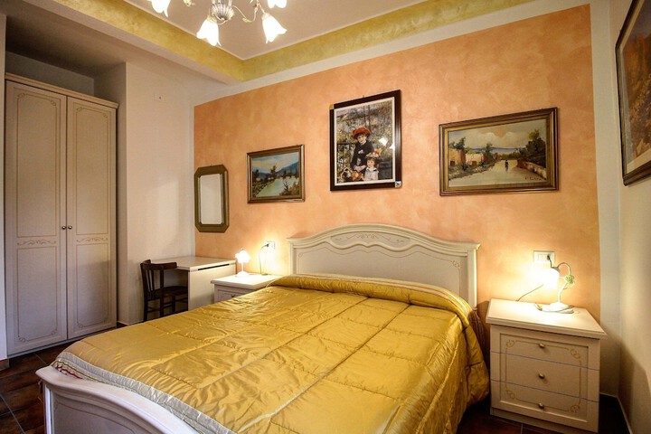 Room 27 of 82