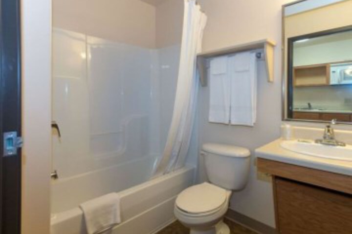 Room 16 of 28