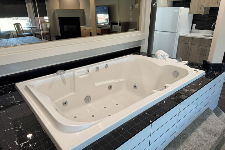 Hot Tub 39 of 45