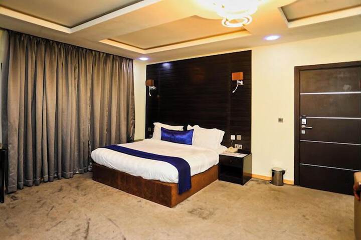 Room 2 of 40