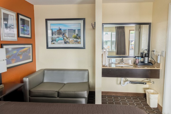 Room 13 of 60