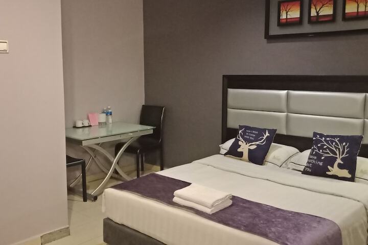 Room 12 of 30