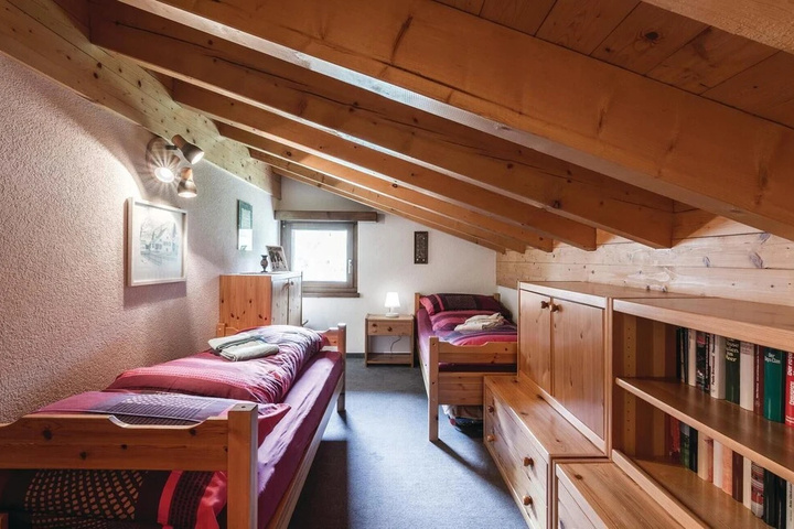 Room 5 of 10