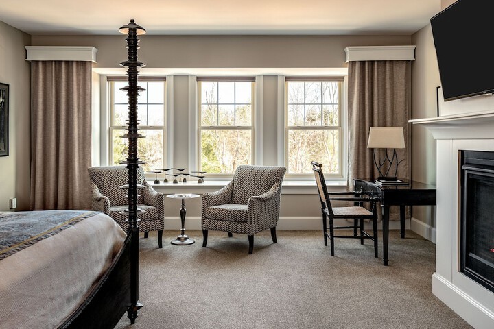 Classic King Bed (2 of 10)