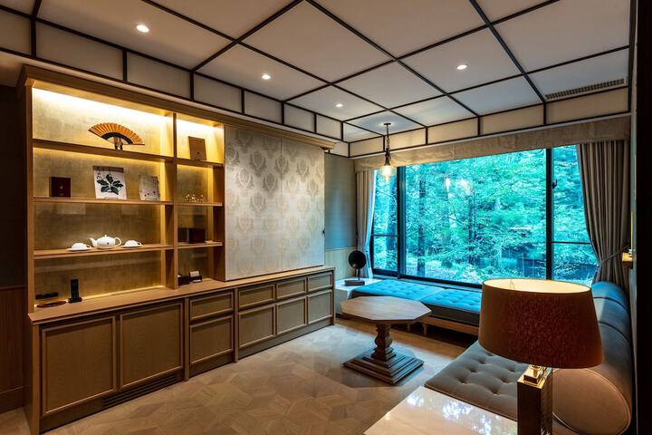 Room 4 of 25