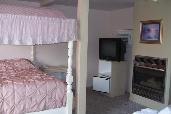 Room 3 of 10
