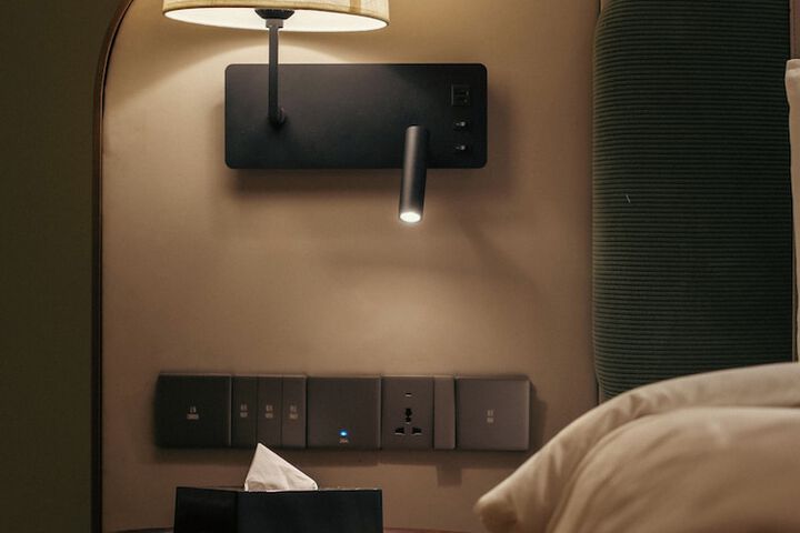 Room 18 of 105
