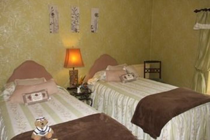 Room 5 of 11
