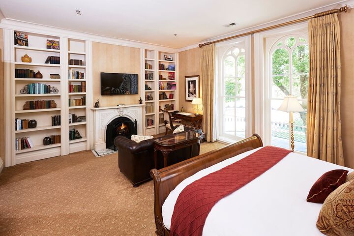Room 15 of 37
