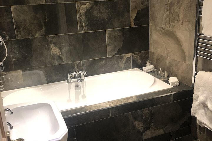 Room 4 of 62