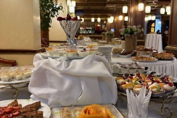 Dining 44 of 64