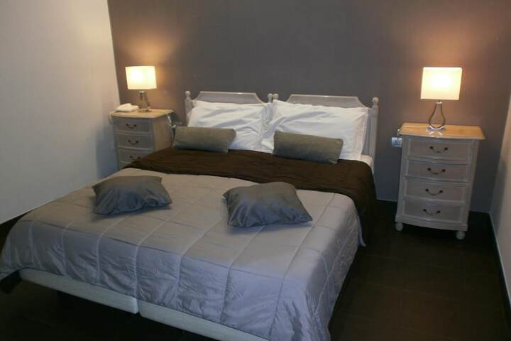 Room 13 of 30