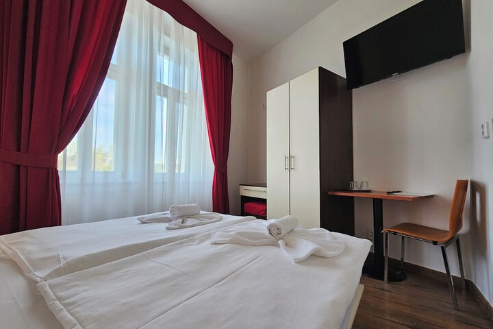 Room 10 of 40