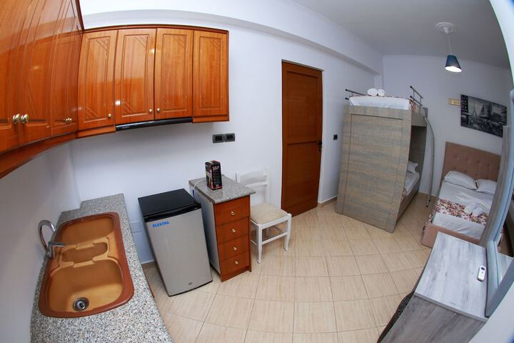 Room 17 of 131