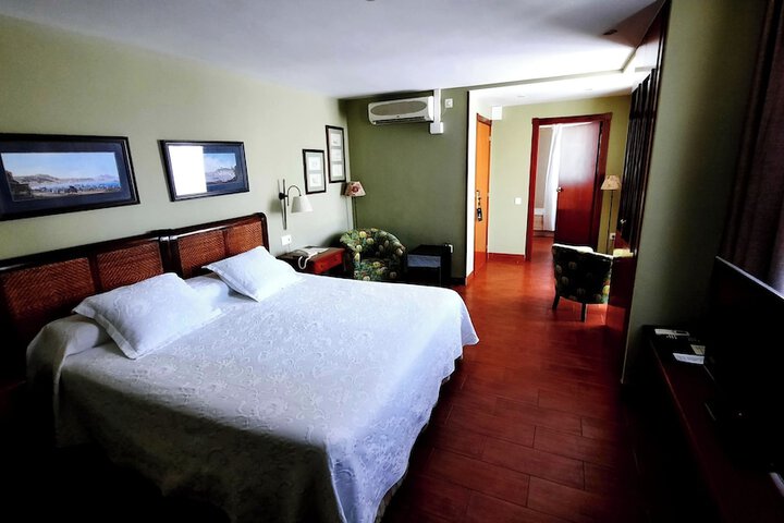 Room 11 of 76