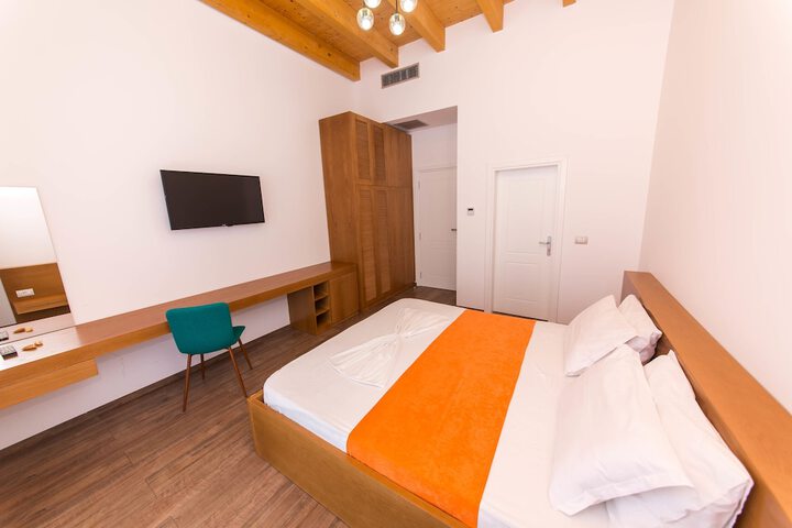 Room 9 of 46