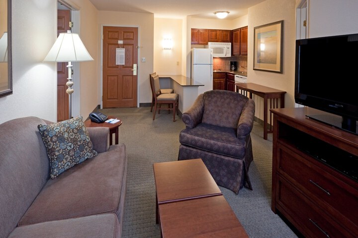 1 Queen Bed Studio Suite (10 of 12)