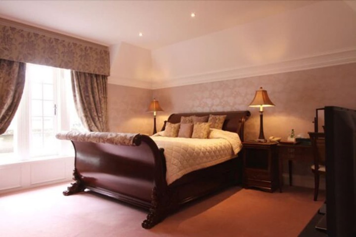Room 13 of 80
