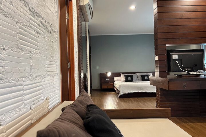 Room 42 of 94