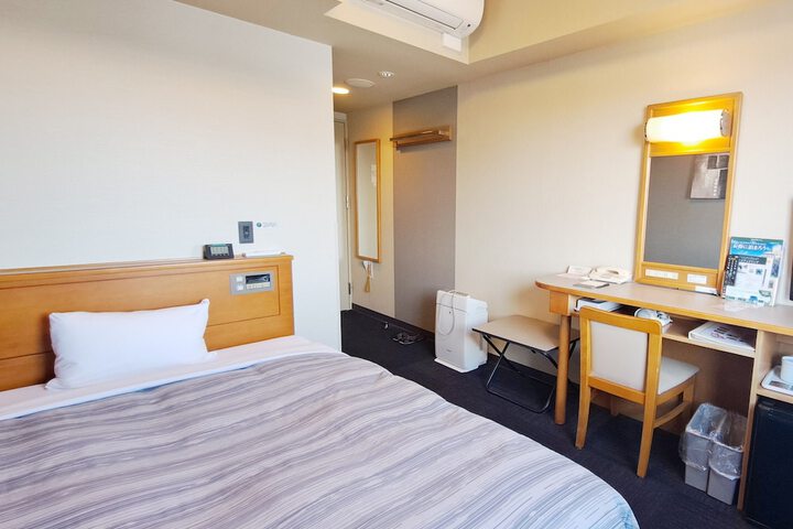 Room 3 of 27