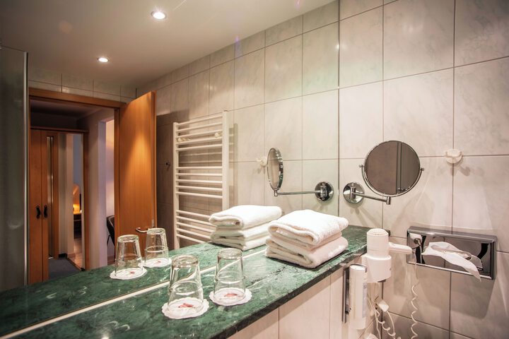 Room 8 of 25
