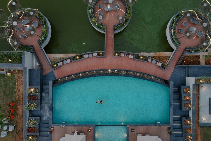 Pool 13 of 24