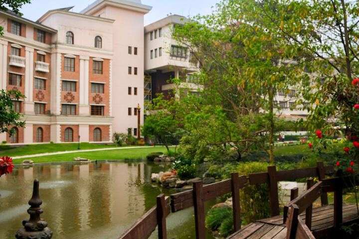 Hotel Exterior 127 of 145