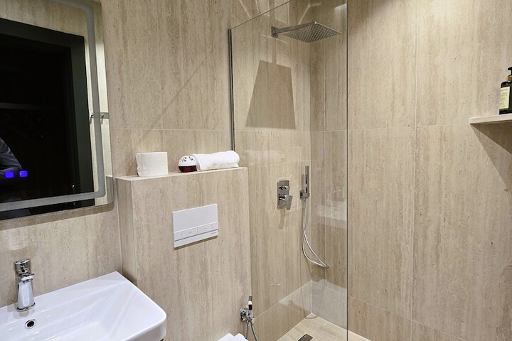 Room 43 of 51