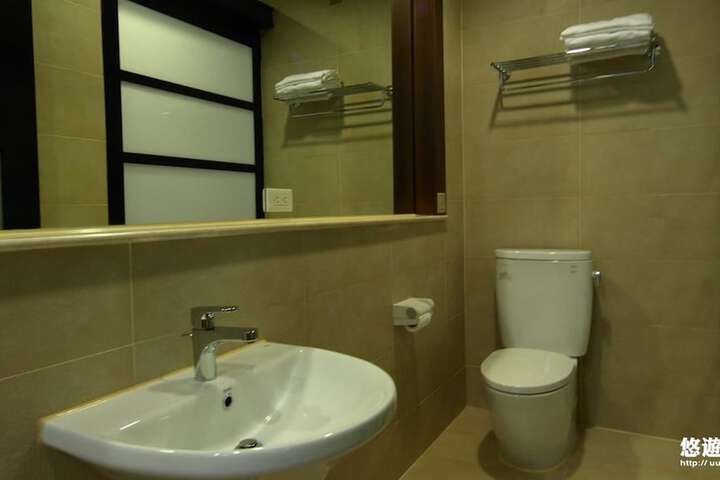Room 18 of 28