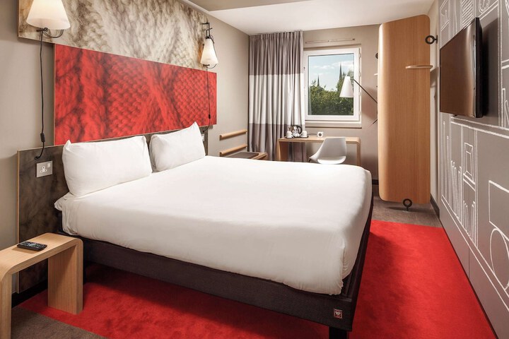 Room 34 of 34