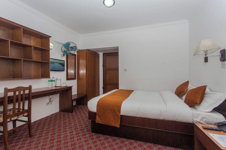 Room 17 of 93
