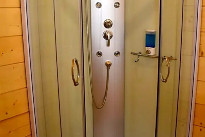 Room 5 of 9