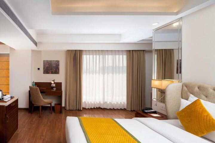 Room 9 of 48