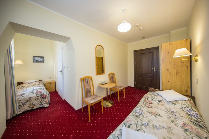 Room 16 of 40