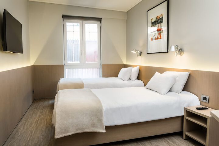 Room 10 of 40