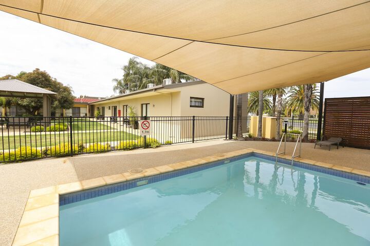 Pool 92 of 121