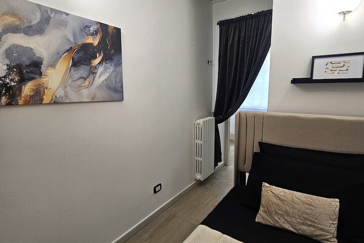 Room 4 of 16