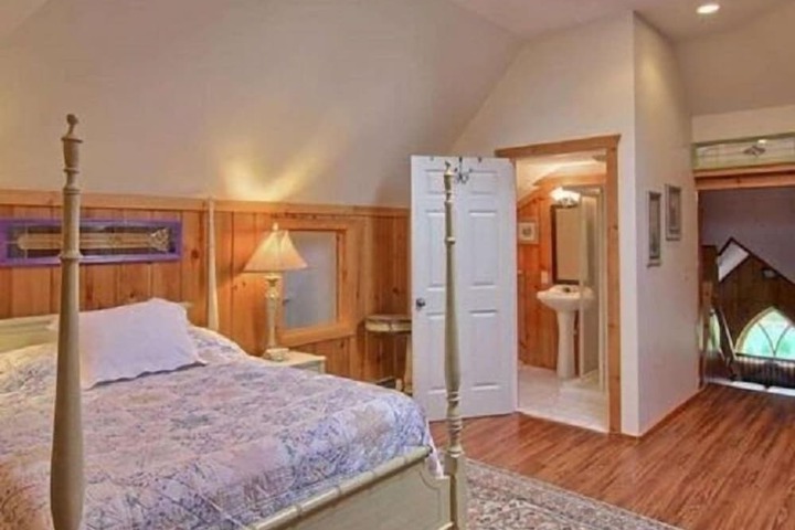Room 5 of 19
