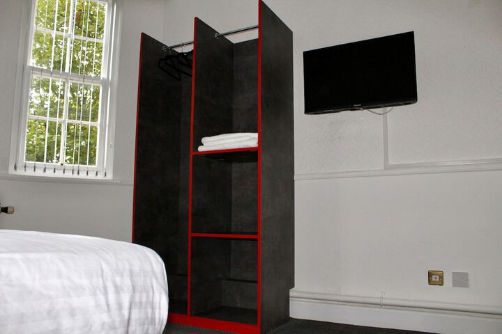 Room 14 of 40