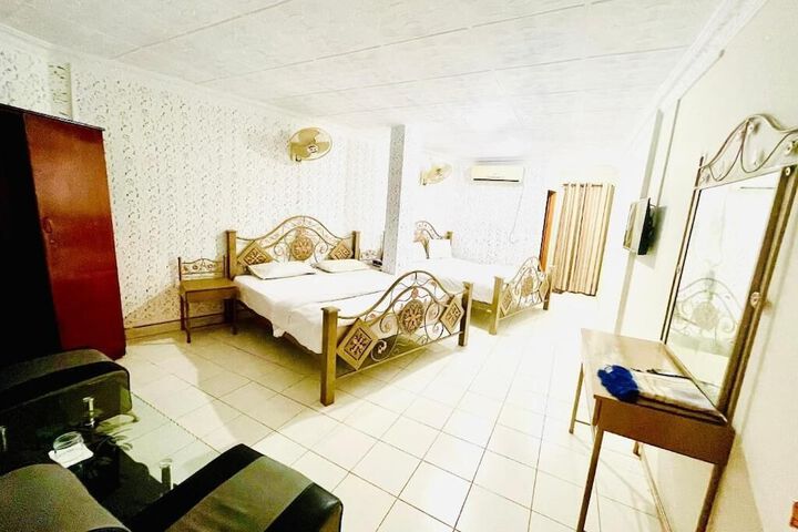 Room 5 of 25