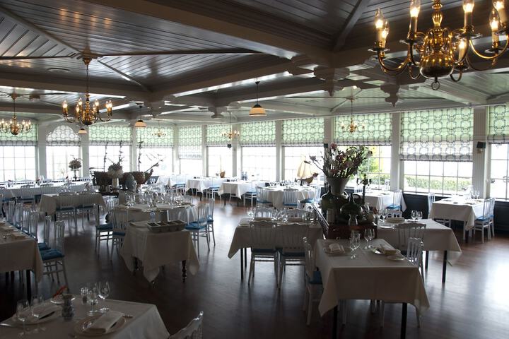 Dining 106 of 144